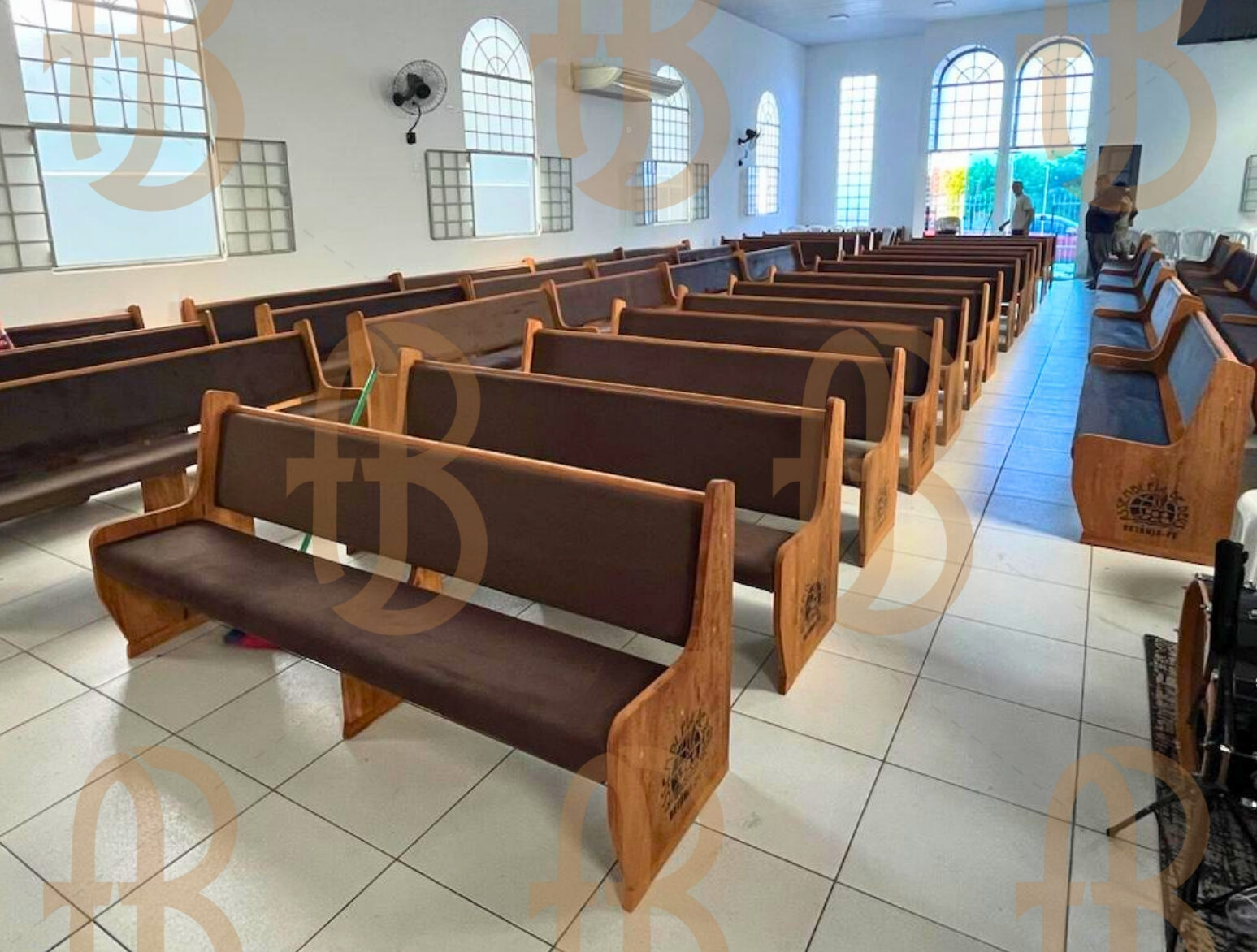 Bancos de madeira para igreja IEADPE em Recife, projeto Betel | Boreyart