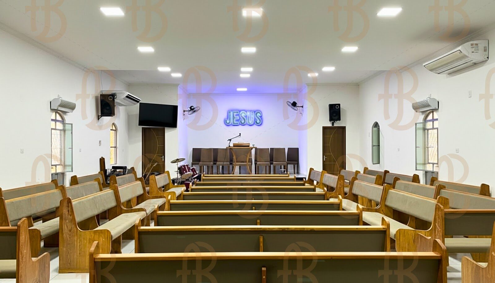 Bancos de madeira para igreja instalados em templo da IEADPE em Pernambuco | Boreyart